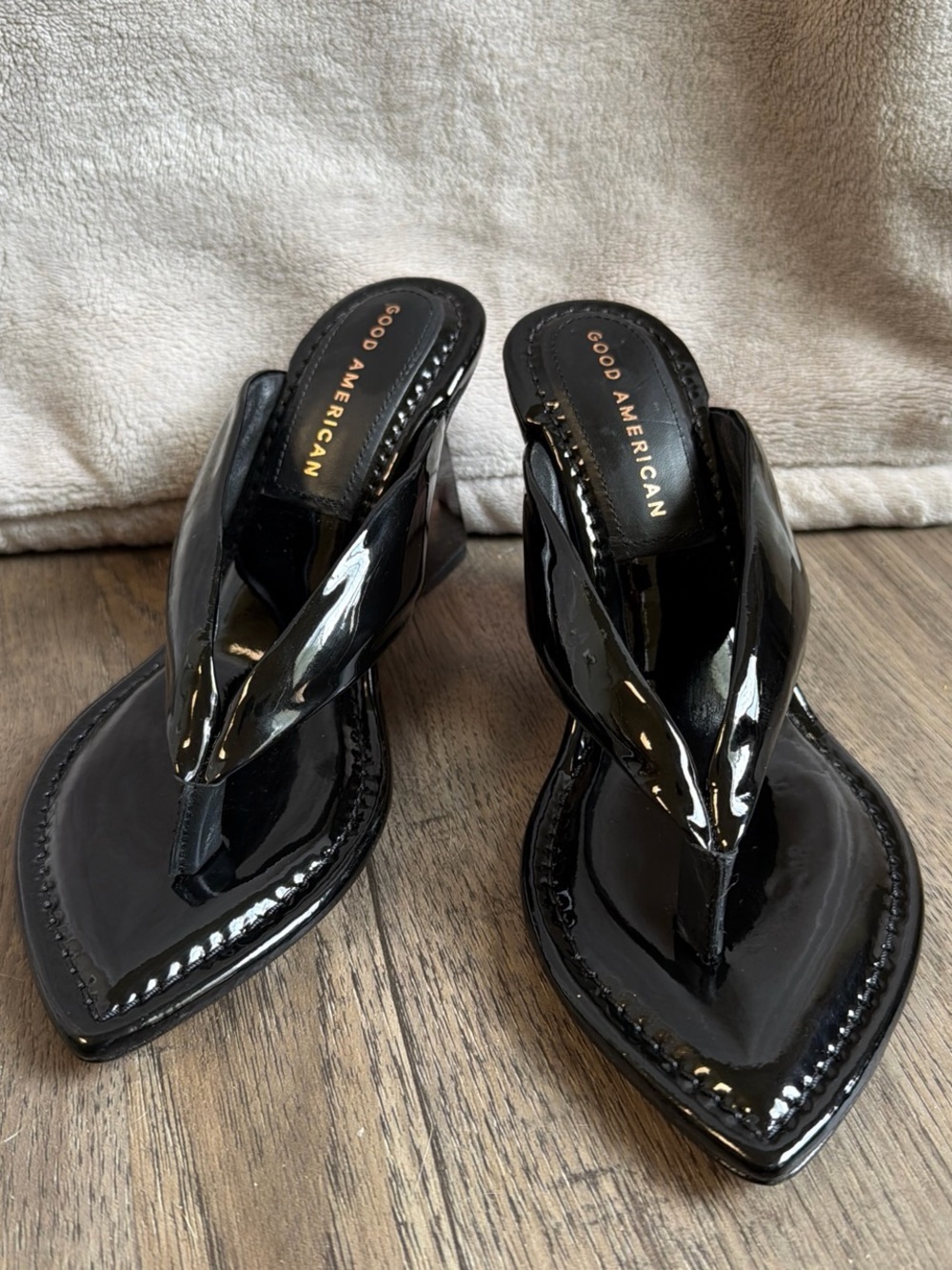 Good American Black Patent Thong Mule Heels Pointed Toe